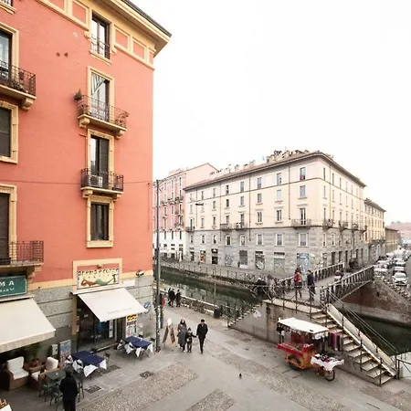 Alzaia 54 Navigli * Milão